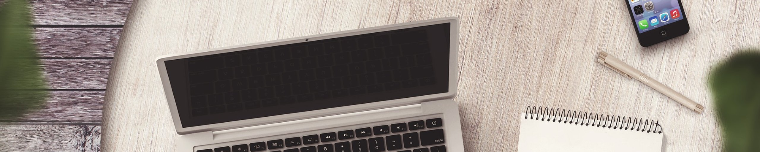 afbeelding notebook en pen en papier